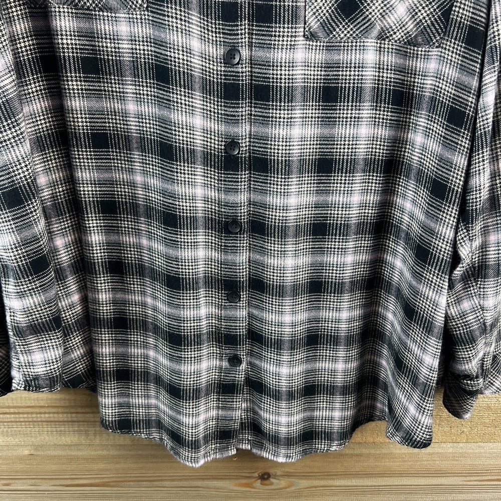 Torrid Womens Shirt Long Sleeve Button Up Plaid Black White Pink Soft Preppy 2X - Picture 4 of 8